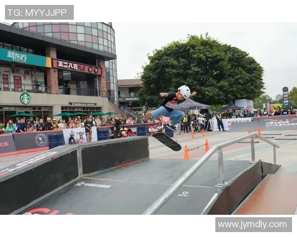 重庆滑板队边路渗透分析与战术得失探讨